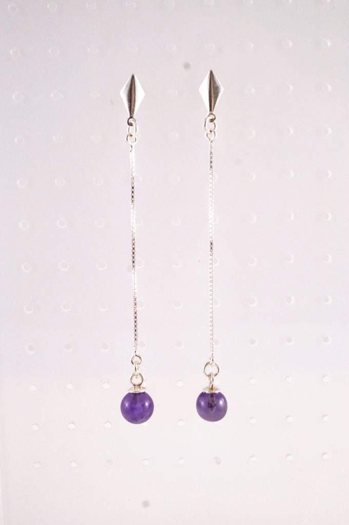 ametüstiga kõrvarõngad