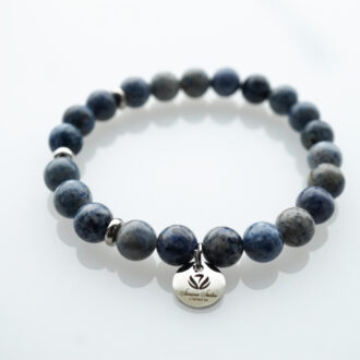 poolvääriskividest käevõru