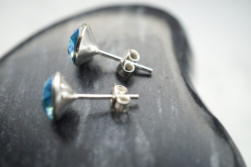 Helesiniste Swarovski kristallidega kõrvarõngad hõbedast kõrvarõngad