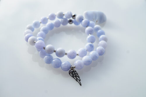 kaltsedonist käevõrud poolvääriskividest ehted ripatsiga käevõru poolvääriskividest